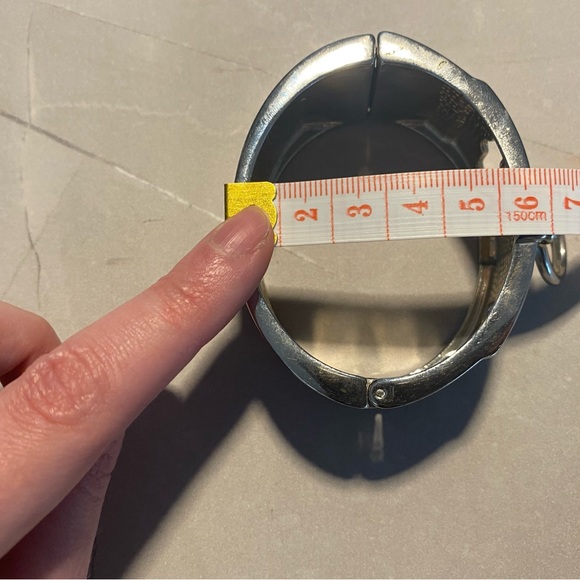 Silver Metal Bracelet with Keyhole Design - Picture 7 of 7